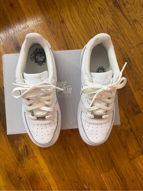 Nike Air Force 1 White Grade School size 5.5Y